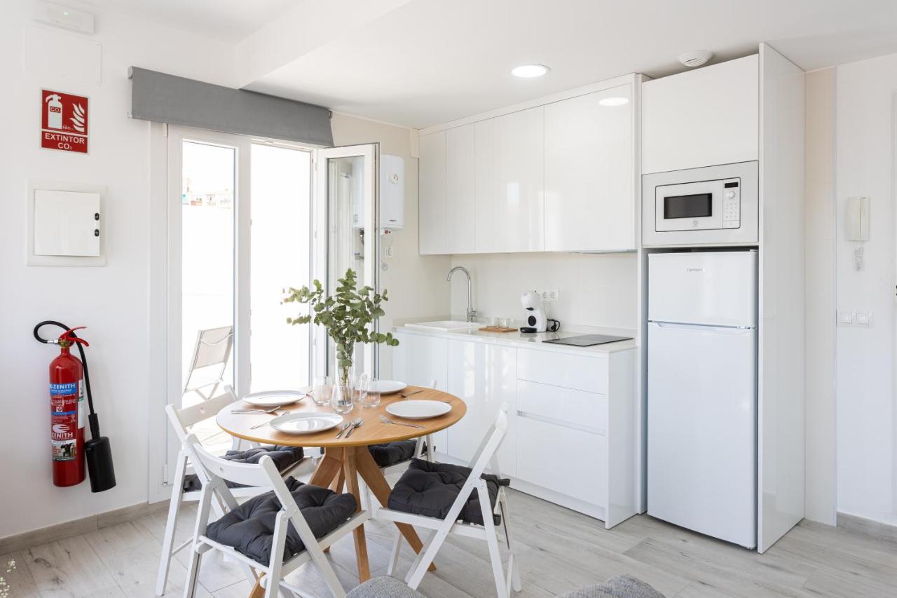 Apartamentos La Pelusa Malaga Bagian luar foto